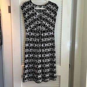 Michael Kors dress - black & white with V neck design